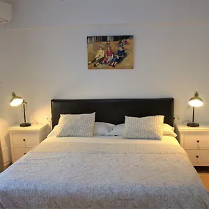 https://hostal-don-peque.hotelsinnerja.org